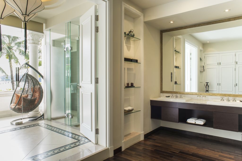 Luxury suite with Luxury Hotel Bathroom