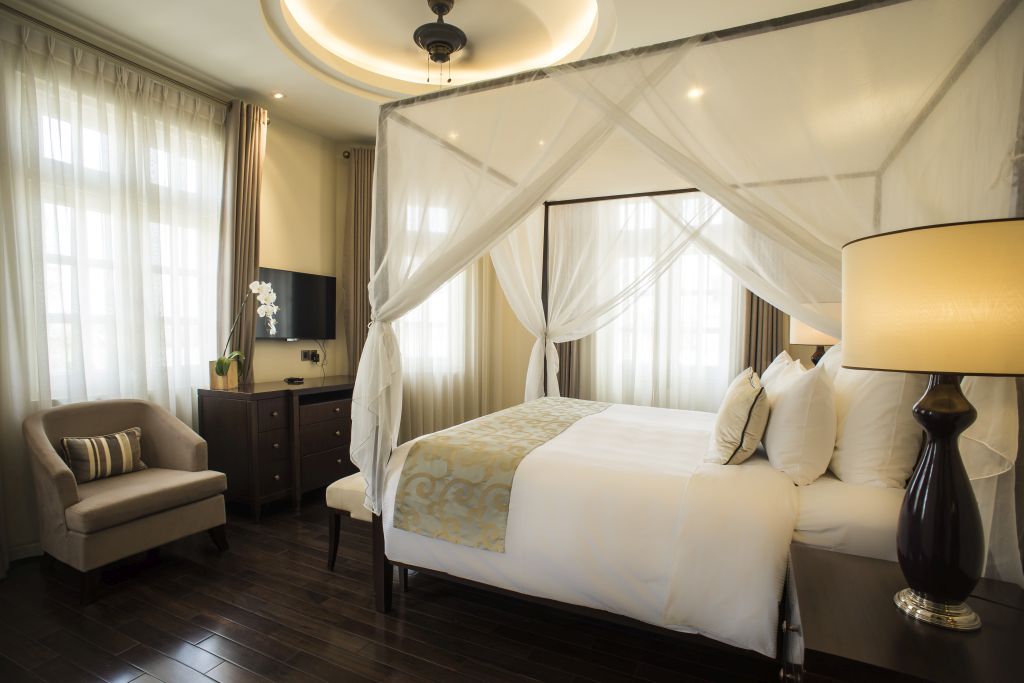 Villa Suite - Luxury Hotel Suite with King-sized bed